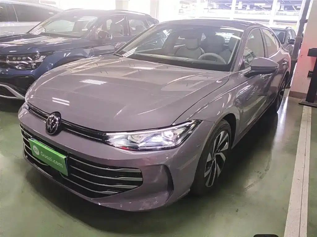 2025 Volkswagen Passat Pro 380TSI Dragon Edition — миниатюра 2