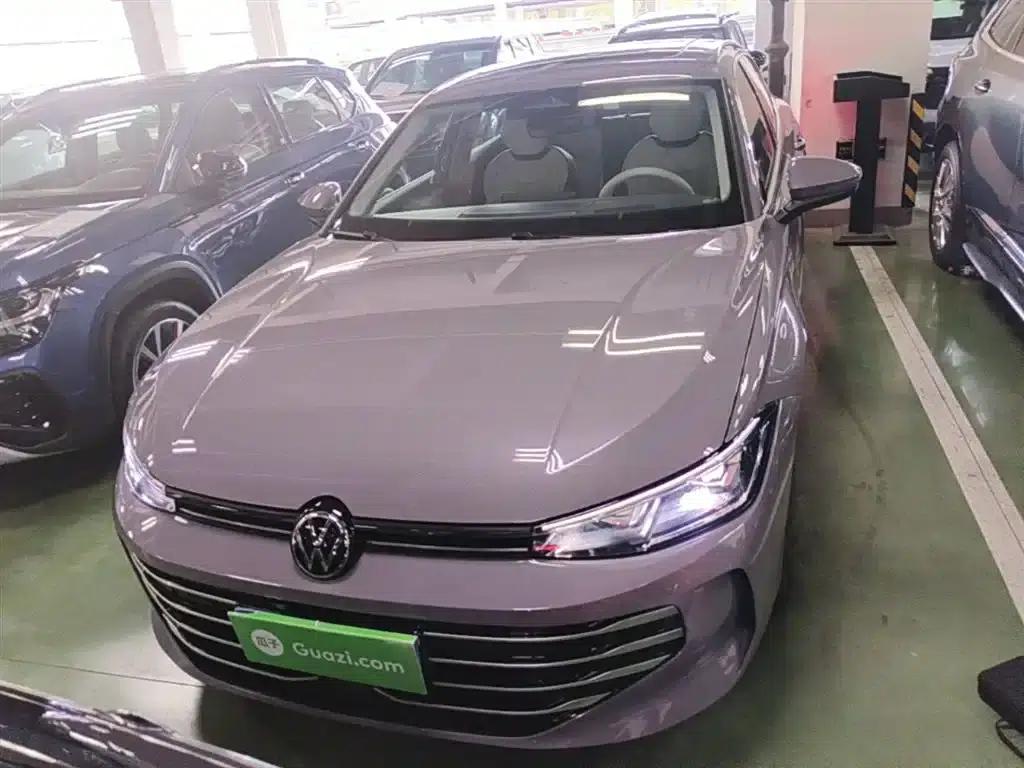 2025 Volkswagen Passat Pro 380TSI Dragon Edition — миниатюра 3