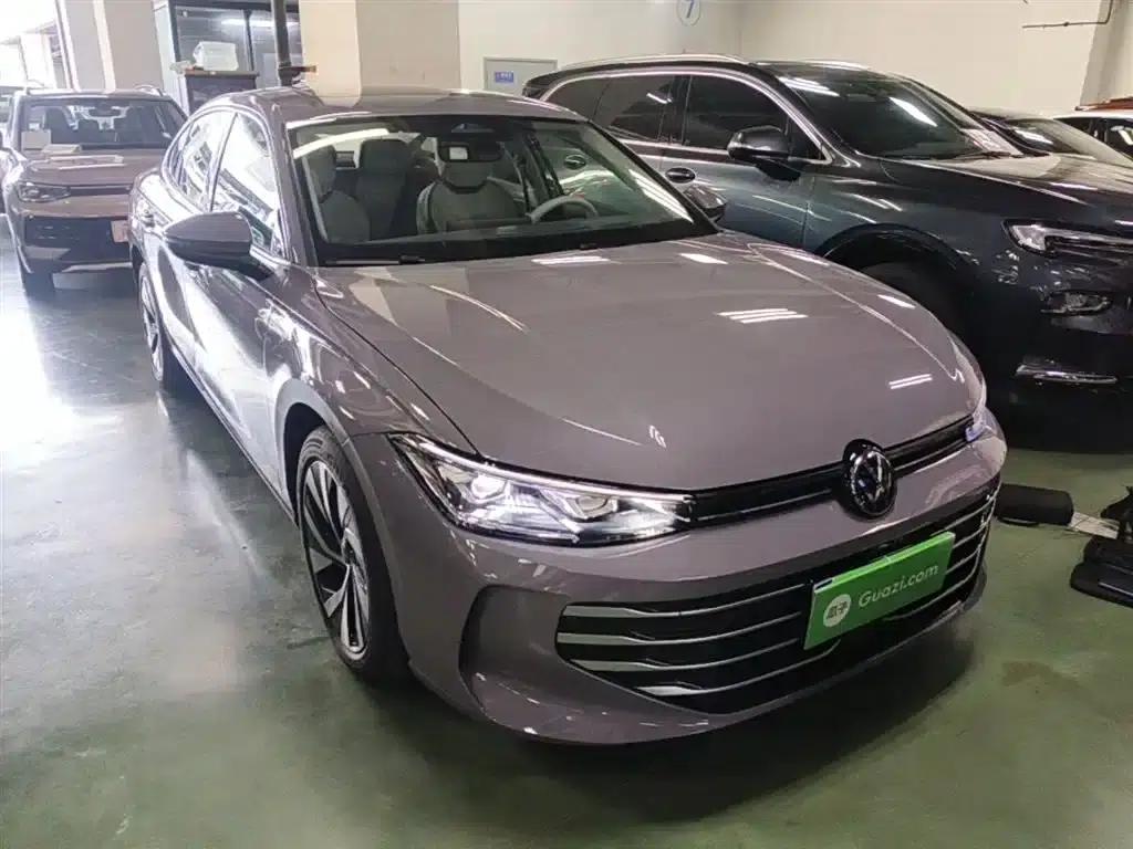 2025 Volkswagen Passat Pro 380TSI Dragon Edition — миниатюра 4