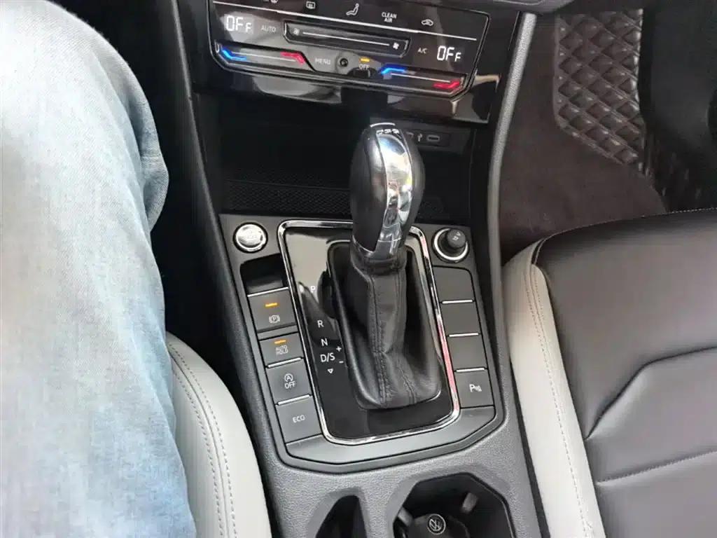 2023 Volkswagen Bora 300TSI DSG Premium Edition — миниатюра 14
