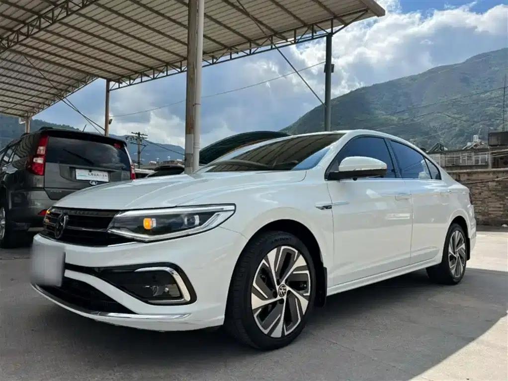 2023 Volkswagen Bora 300TSI DSG Premium Edition — миниатюра 2