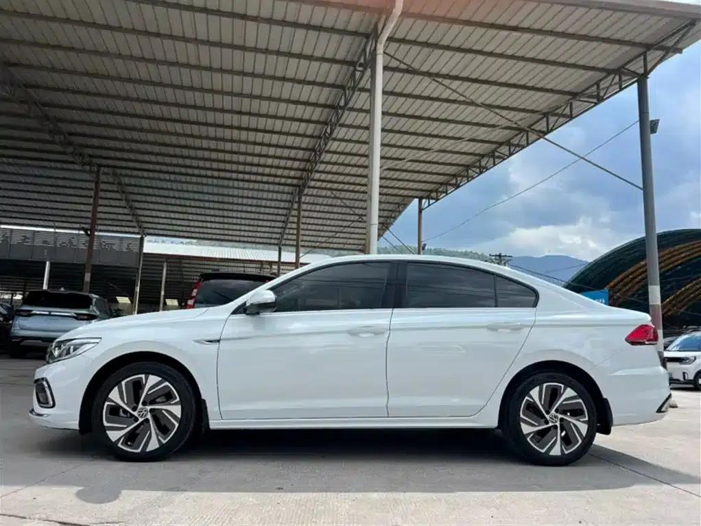2023 Volkswagen Bora 300TSI DSG Premium Edition — миниатюра 4