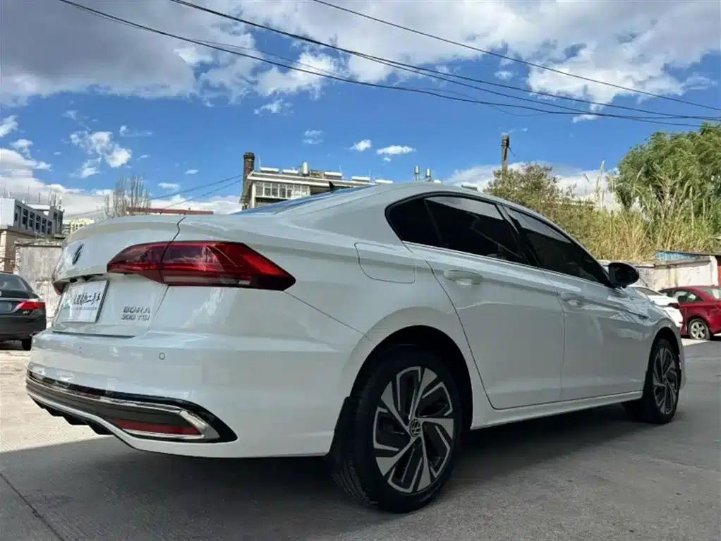 2023 Volkswagen Bora 300TSI DSG Premium Edition — миниатюра 5