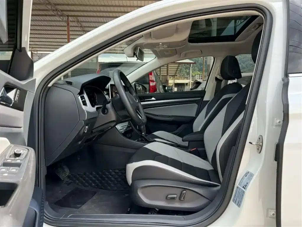 2023 Volkswagen Bora 300TSI DSG Premium Edition — миниатюра 9