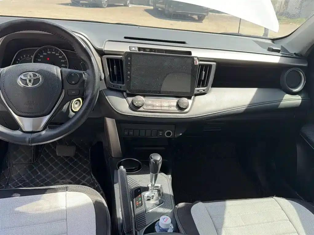 2015 RAV4 2.0L CVT 2WD Fashion Edition — миниатюра 5