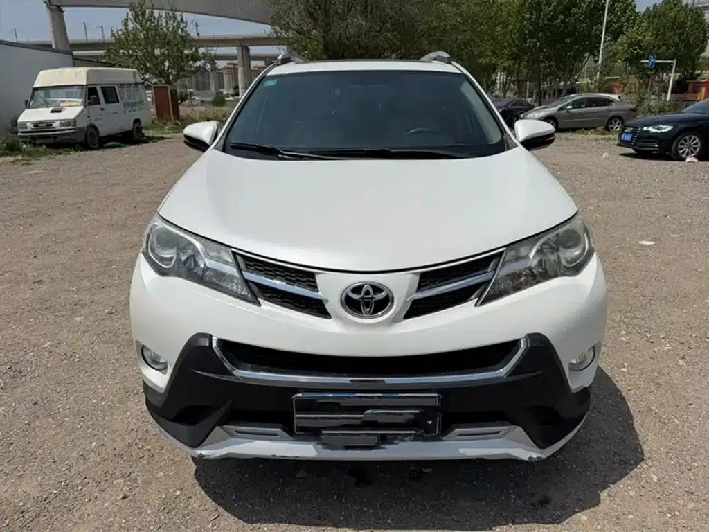 2015 RAV4 2.0L CVT 2WD Fashion Edition — миниатюра 6