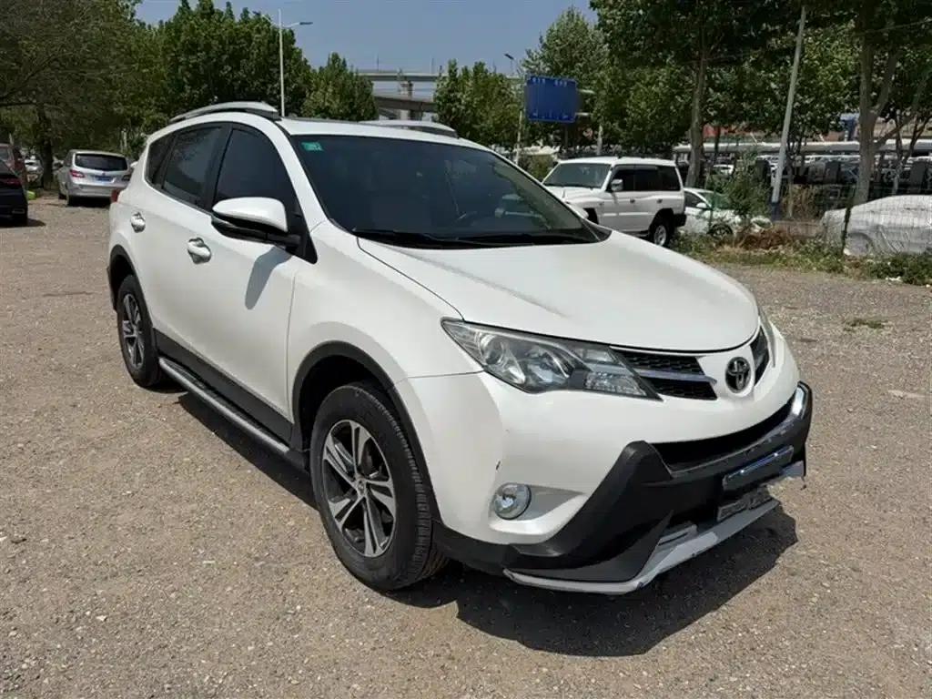 2015 RAV4 2.0L CVT 2WD Fashion Edition — миниатюра 7