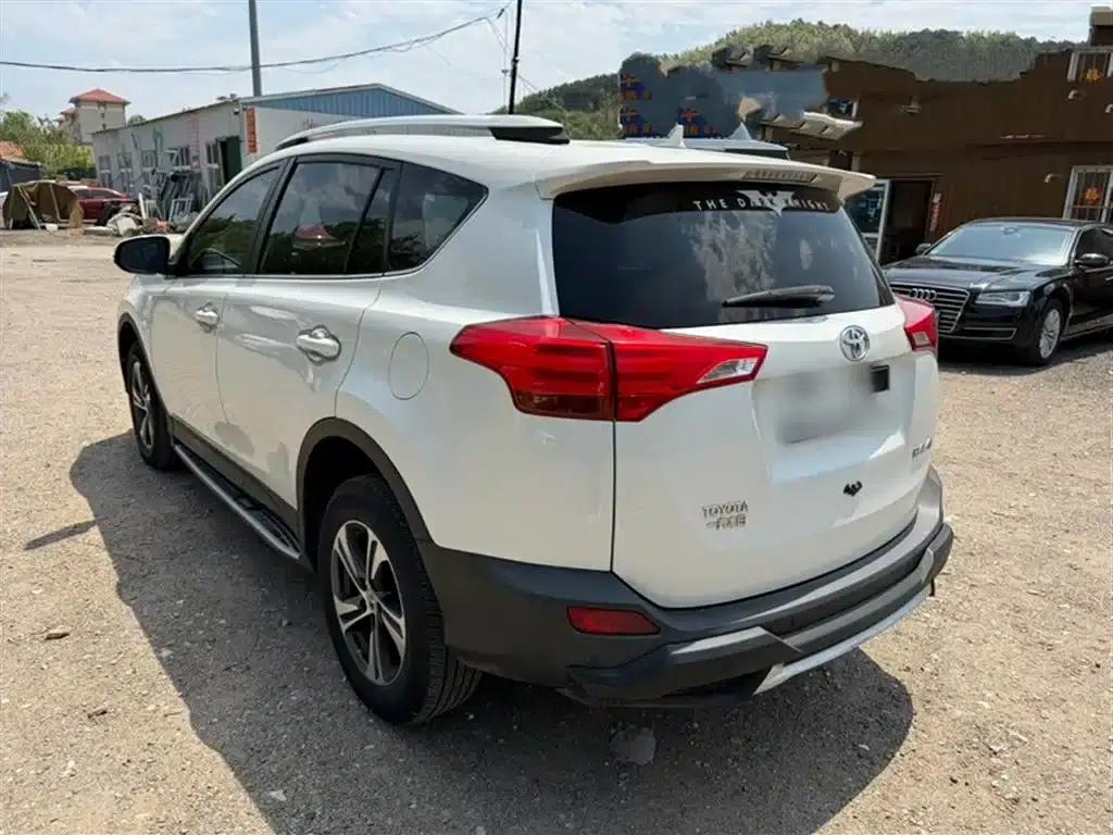 2015 RAV4 2.0L CVT 2WD Fashion Edition — миниатюра 8
