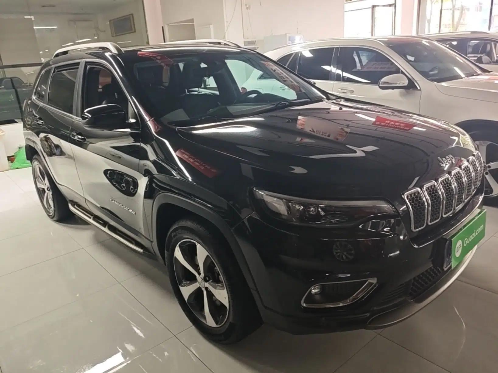 Jeep Cherokee 2019 2.0T Four-Wheel Drive Explorer Edition China V — миниатюра 3