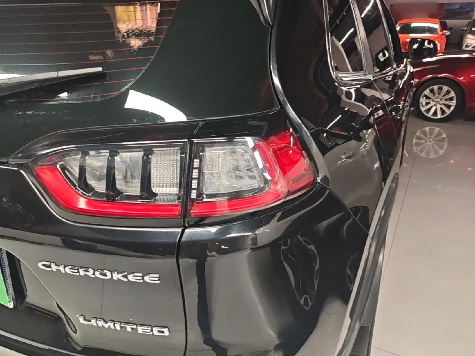 Jeep Cherokee 2019 2.0T Four-Wheel Drive Explorer Edition China V — миниатюра 7