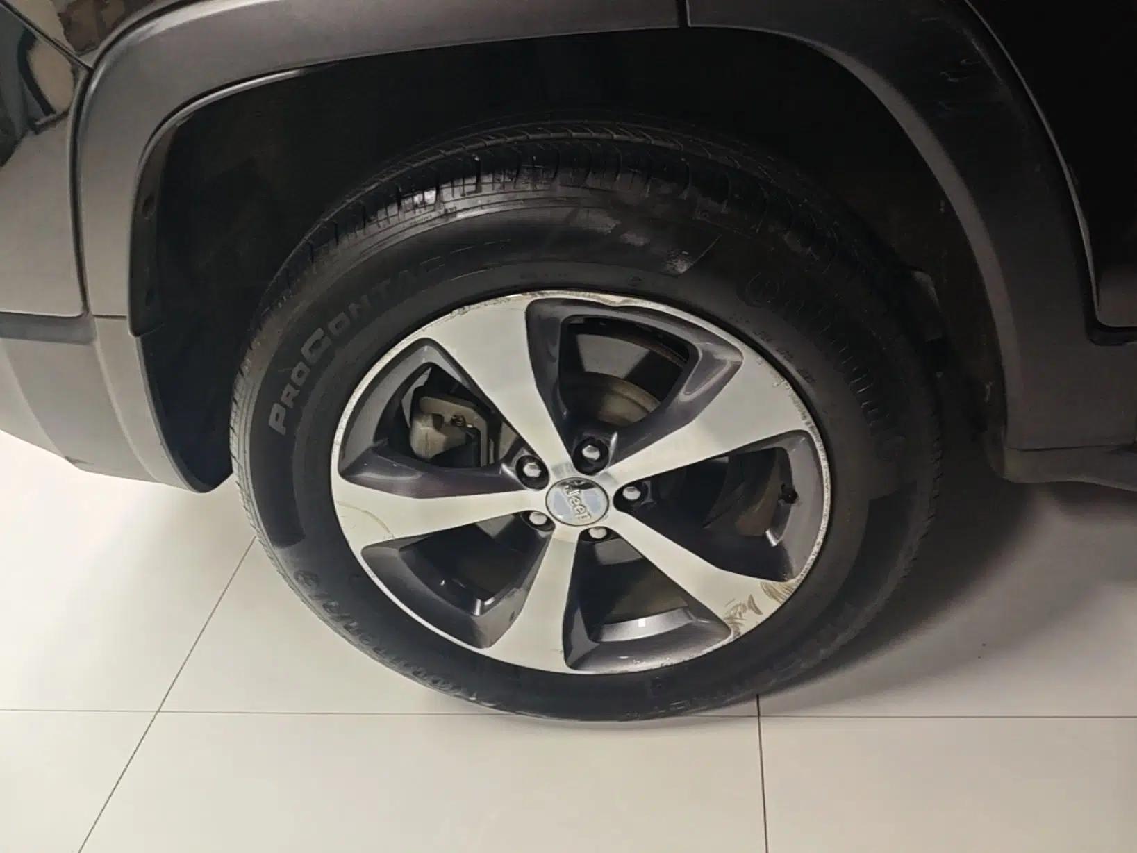 Jeep Cherokee 2019 2.0T Four-Wheel Drive Explorer Edition China V — миниатюра 10