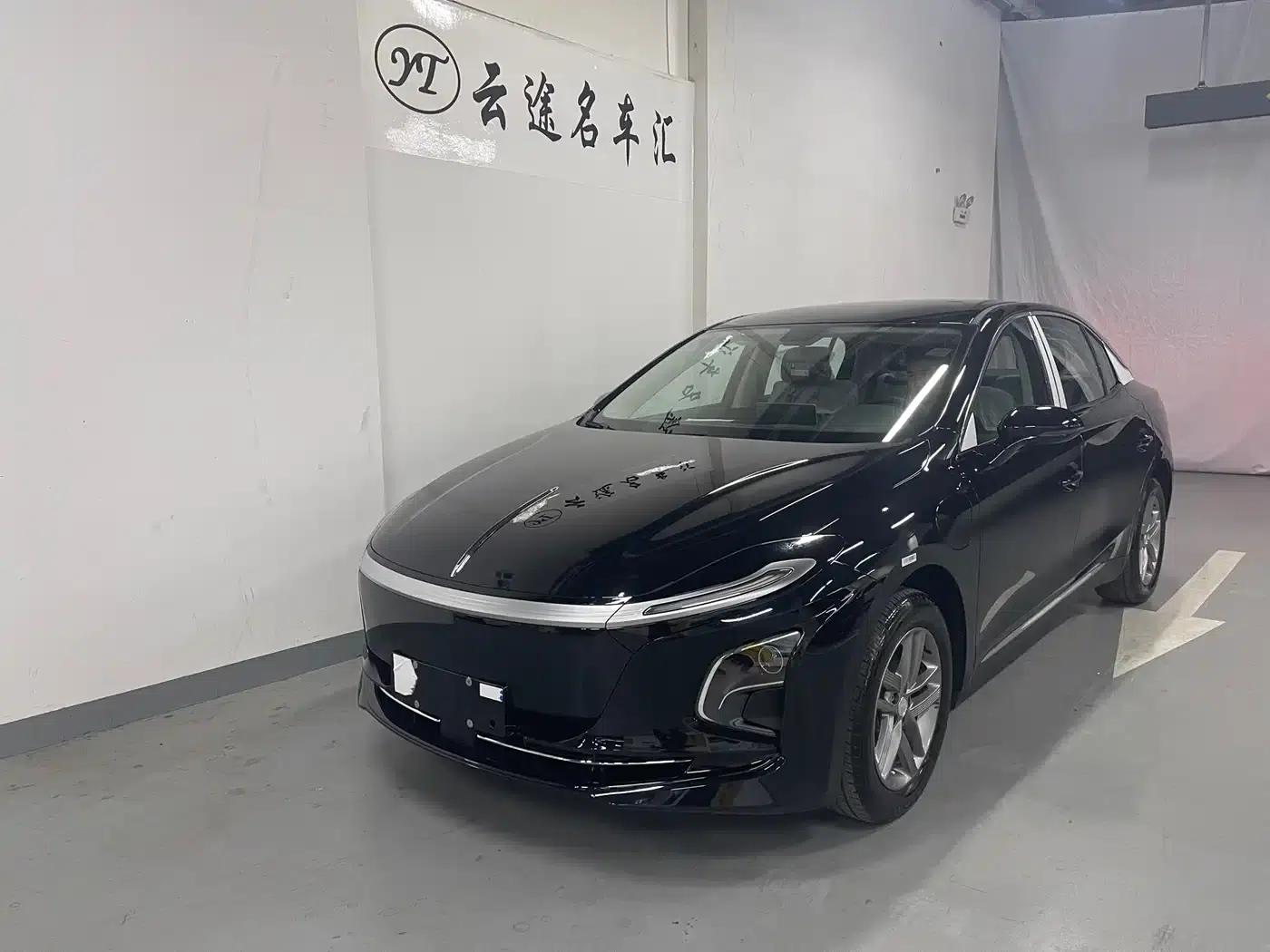 Hongqi E-QM5 2026 Model 500km Era Travel Edition — миниатюра 1