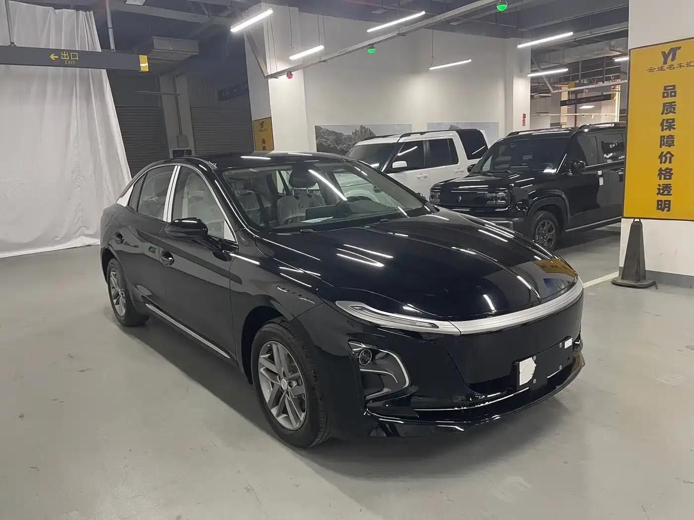Hongqi E-QM5 2026 Model 500km Era Travel Edition — миниатюра 3
