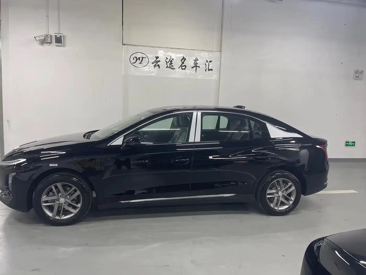 Hongqi E-QM5 2026 Model 500km Era Travel Edition — миниатюра 4