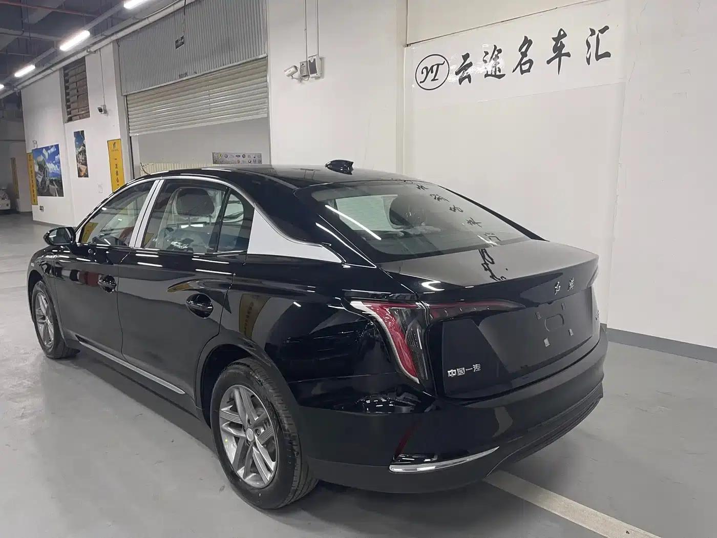 Hongqi E-QM5 2026 Model 500km Era Travel Edition — миниатюра 9