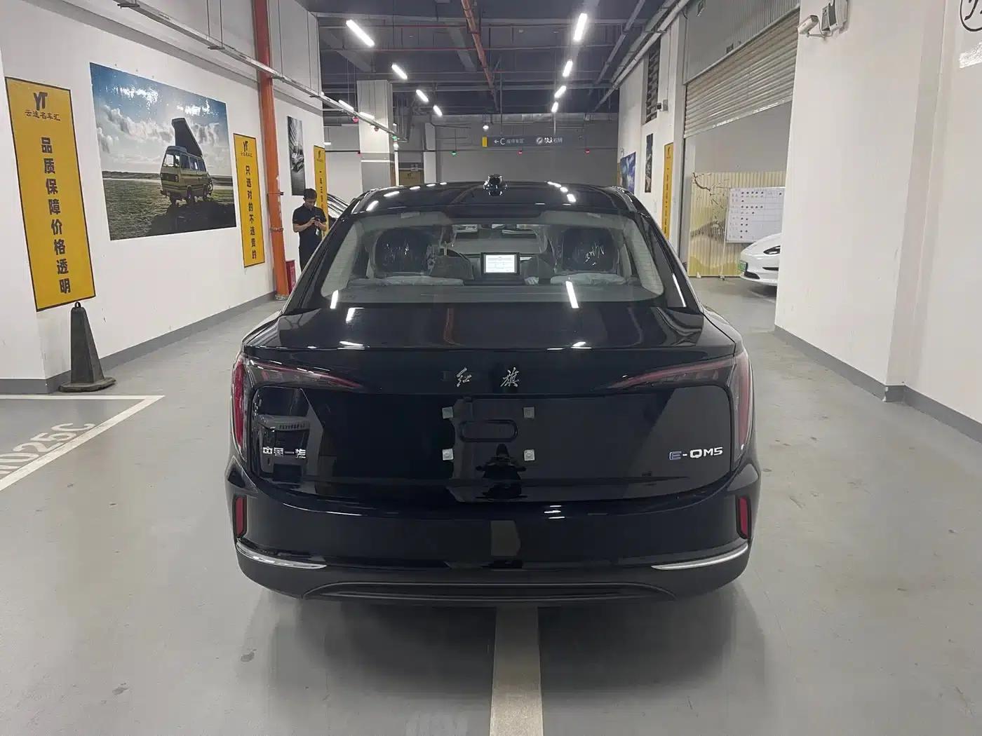 Hongqi E-QM5 2026 Model 500km Era Travel Edition — миниатюра 10