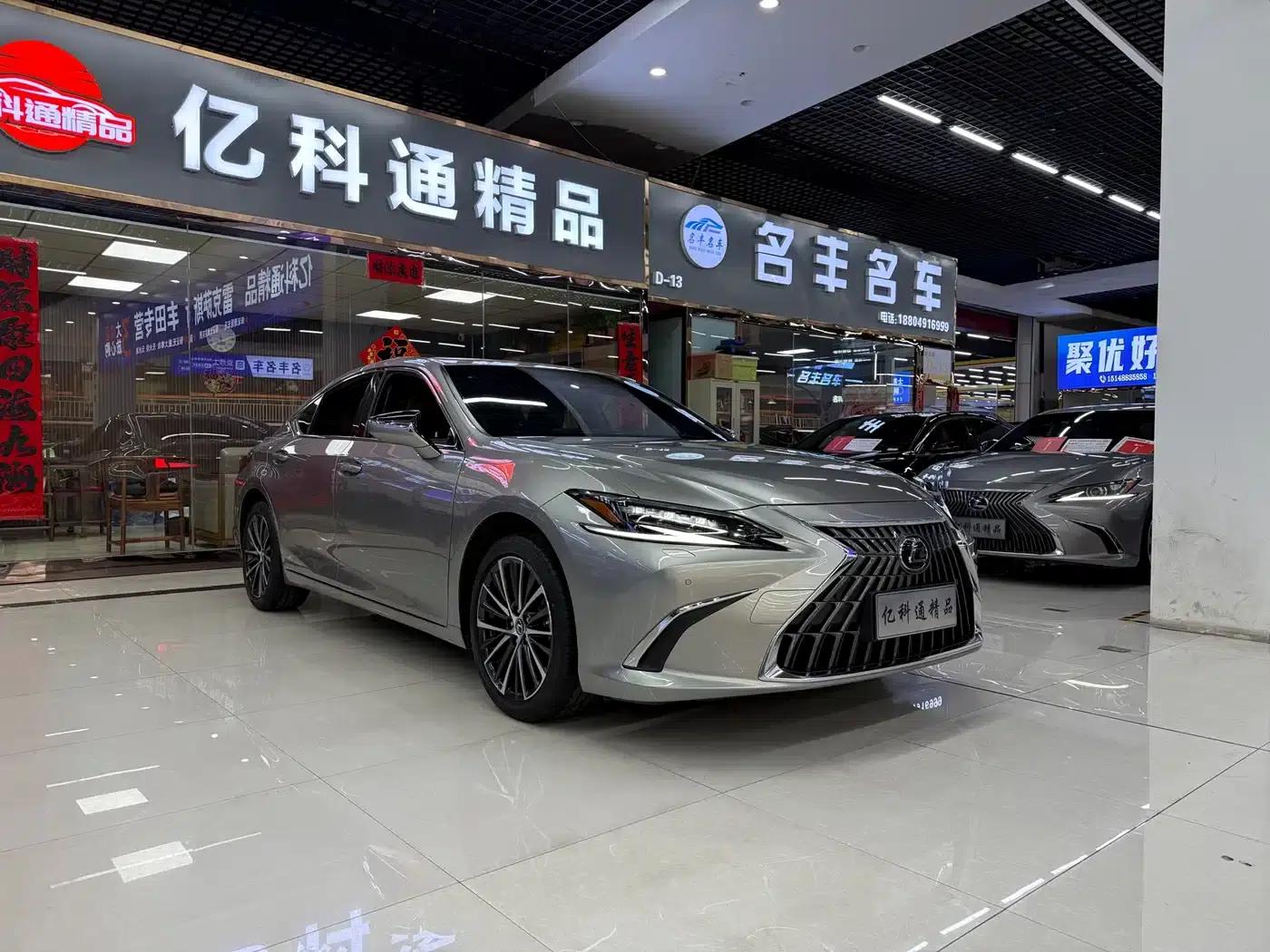 Lexus ES 2022 300h Premium Edition — миниатюра 3