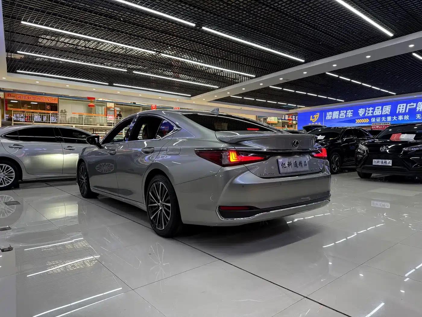 Lexus ES 2022 300h Premium Edition — миниатюра 6