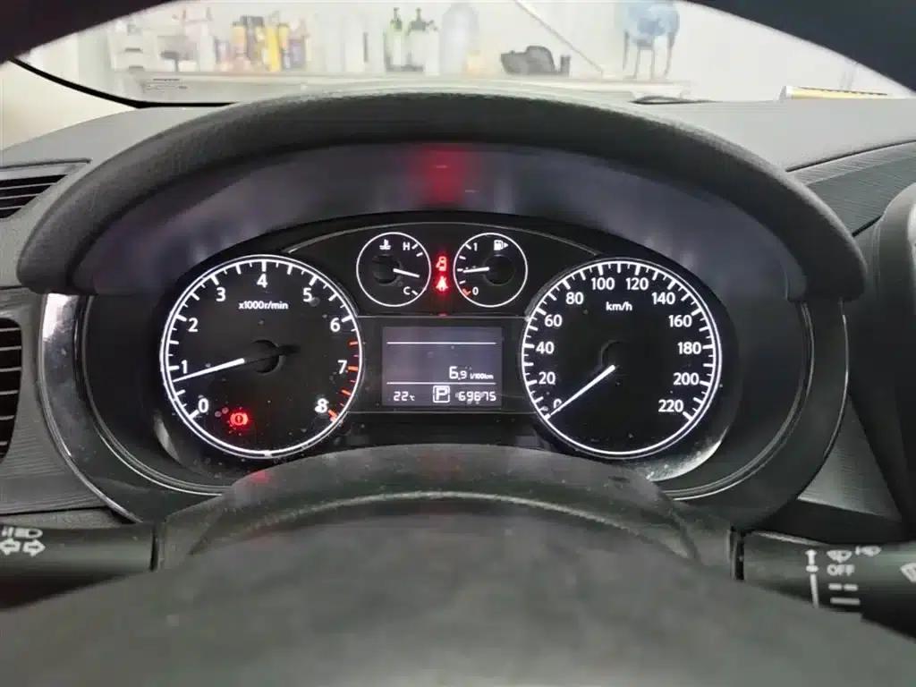 2011 Tiida 1.6L CVT Comfort Model — миниатюра 12