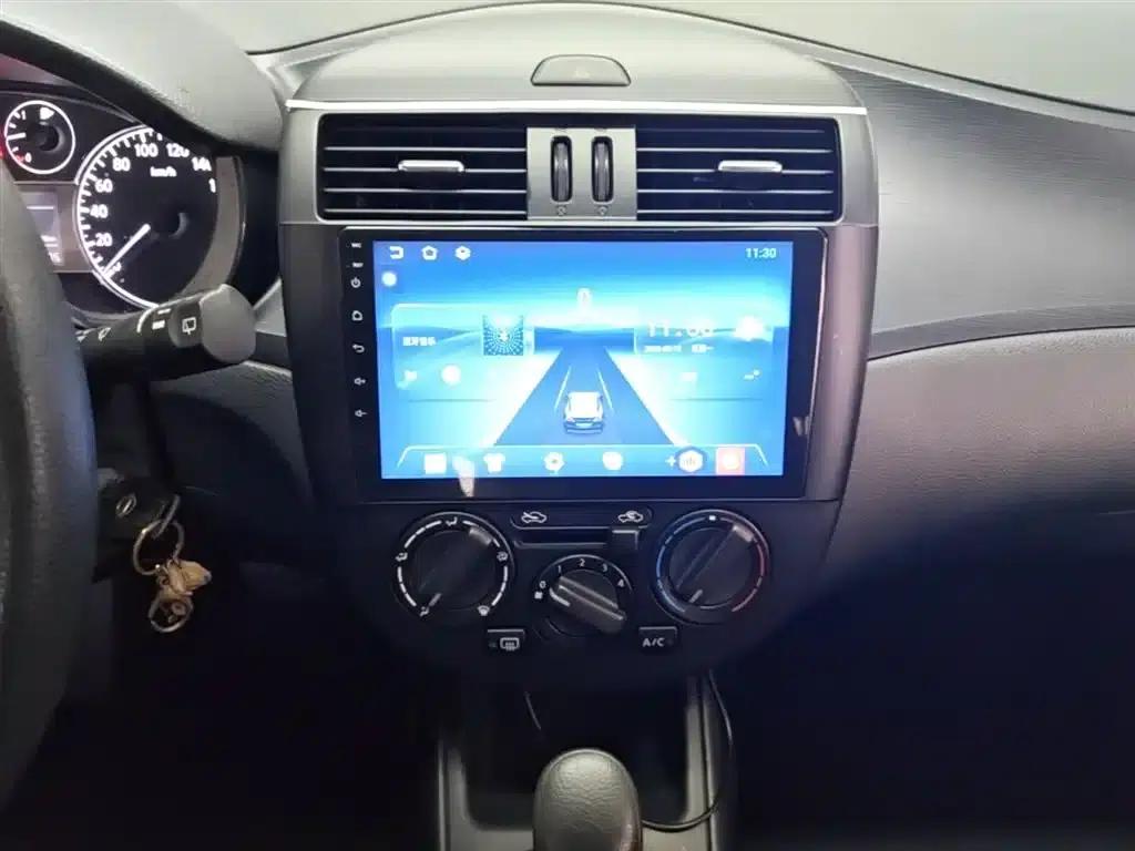 2011 Tiida 1.6L CVT Comfort Model — миниатюра 13