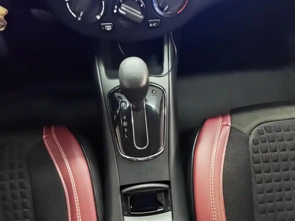 2011 Tiida 1.6L CVT Comfort Model — миниатюра 14