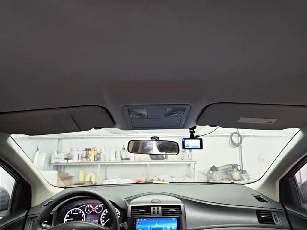 2011 Tiida 1.6L CVT Comfort Model — миниатюра 18