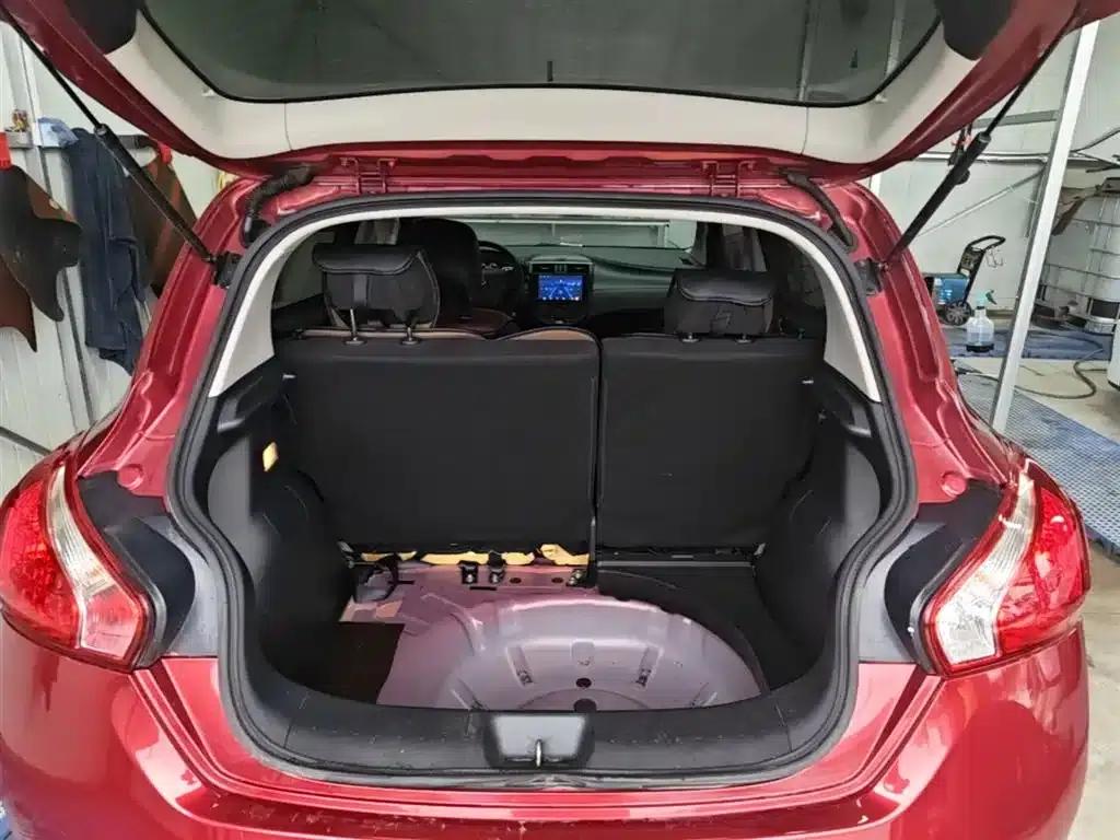 2011 Tiida 1.6L CVT Comfort Model — миниатюра 19