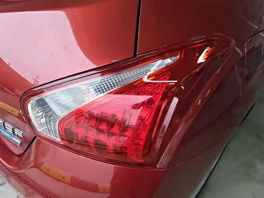 2011 Tiida 1.6L CVT Comfort Model — миниатюра 8