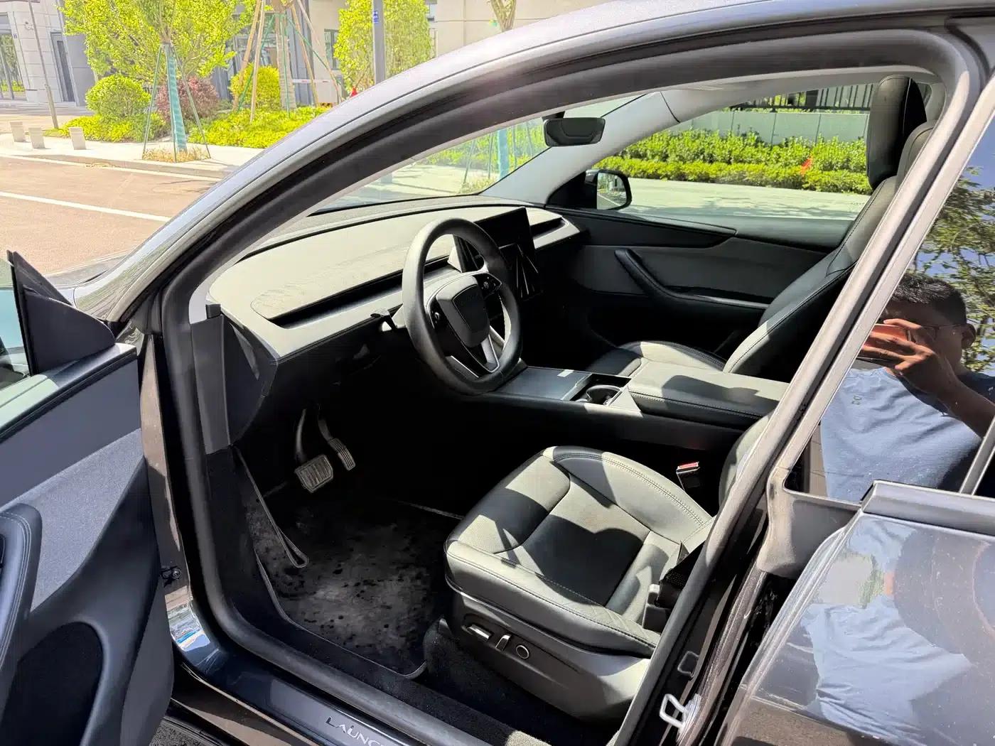 Model Y 2025 Rear-Wheel Drive — миниатюра 4