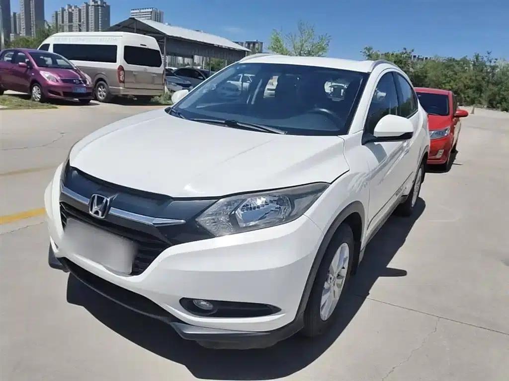 Vezel 2015 1.5L CVT 2WD Comfort Model — миниатюра 1