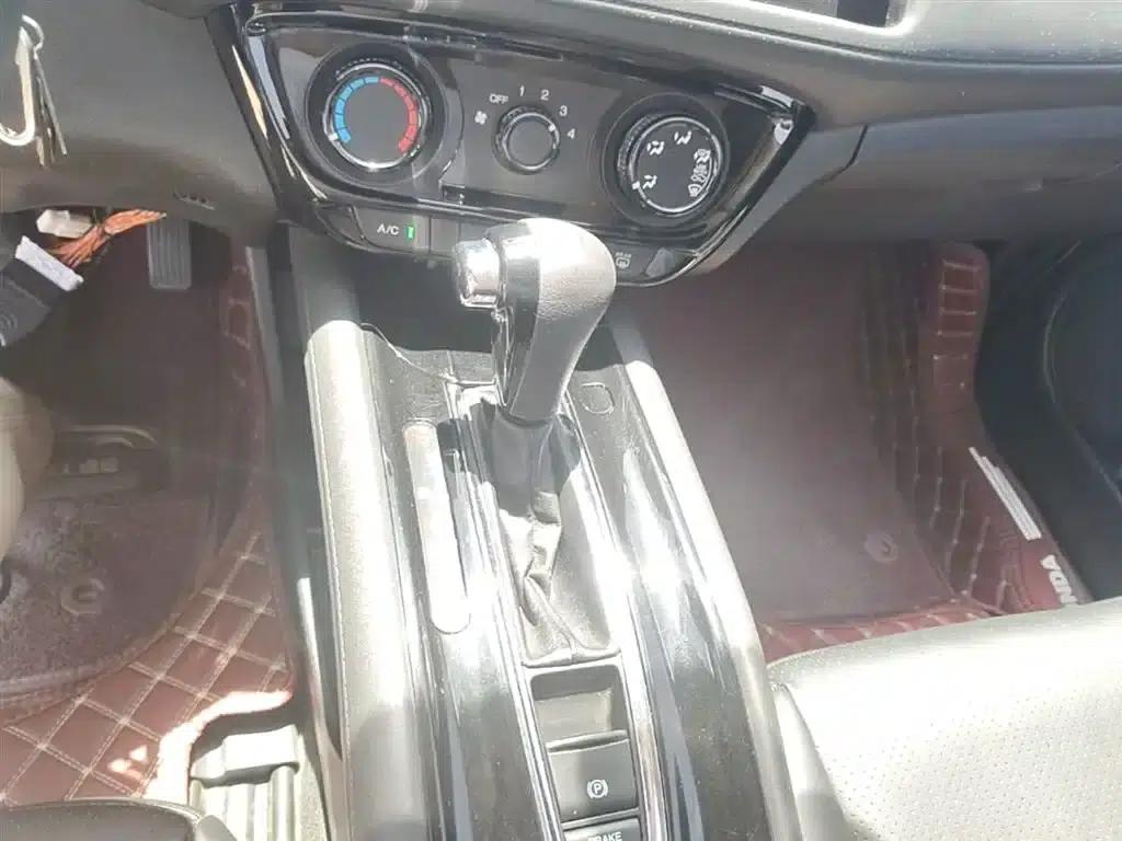 Vezel 2015 1.5L CVT 2WD Comfort Model — миниатюра 14