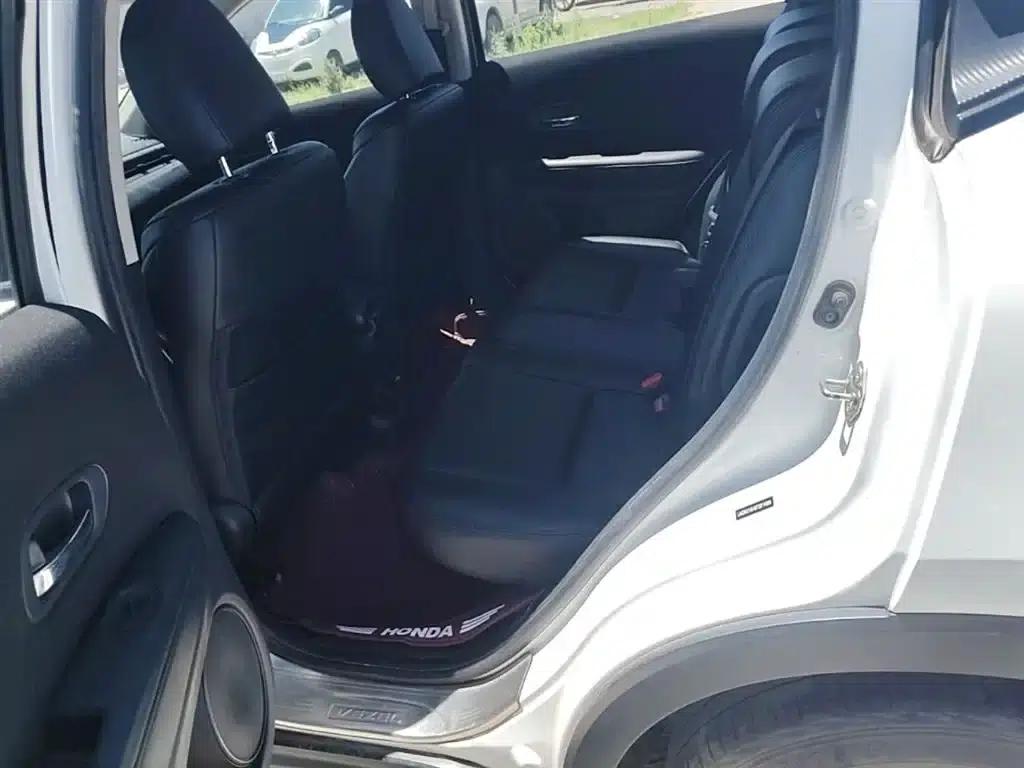 Vezel 2015 1.5L CVT 2WD Comfort Model — миниатюра 17