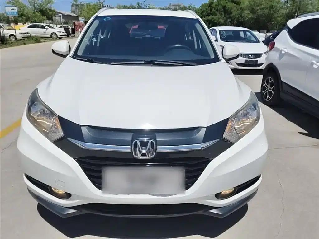 Vezel 2015 1.5L CVT 2WD Comfort Model — миниатюра 3