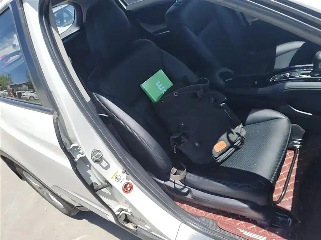 Vezel 2015 1.5L CVT 2WD Comfort Model — миниатюра 25