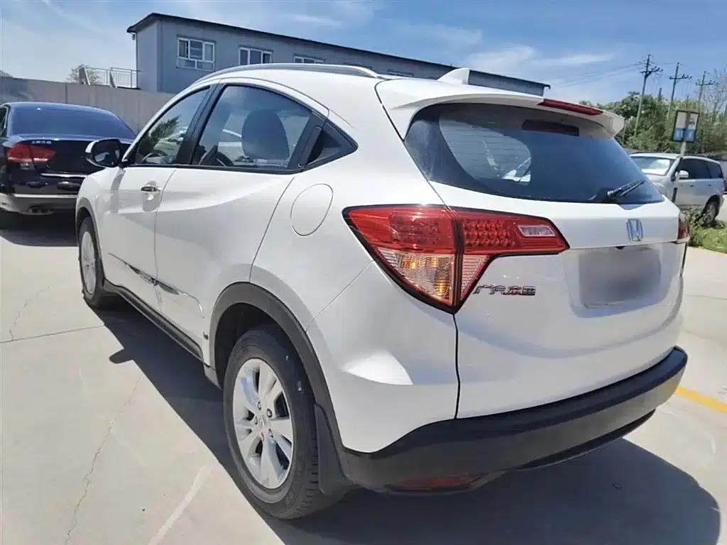 Vezel 2015 1.5L CVT 2WD Comfort Model — миниатюра 5