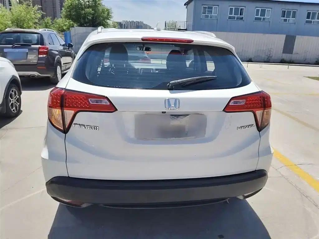 Vezel 2015 1.5L CVT 2WD Comfort Model — миниатюра 6