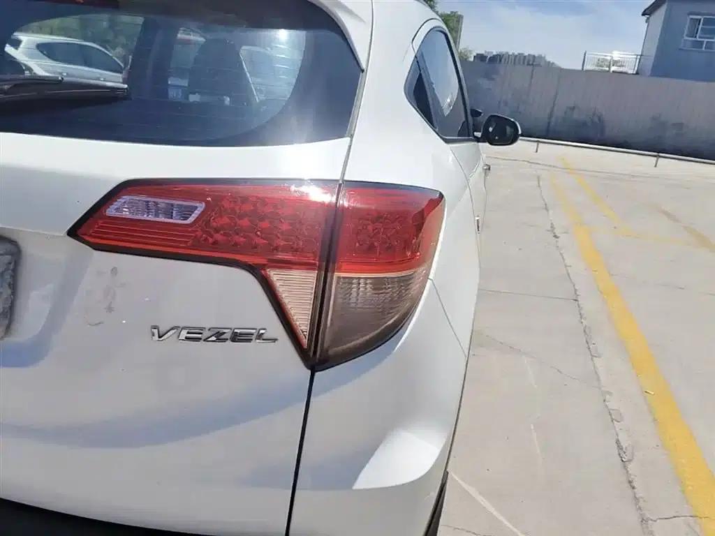 Vezel 2015 1.5L CVT 2WD Comfort Model — миниатюра 8