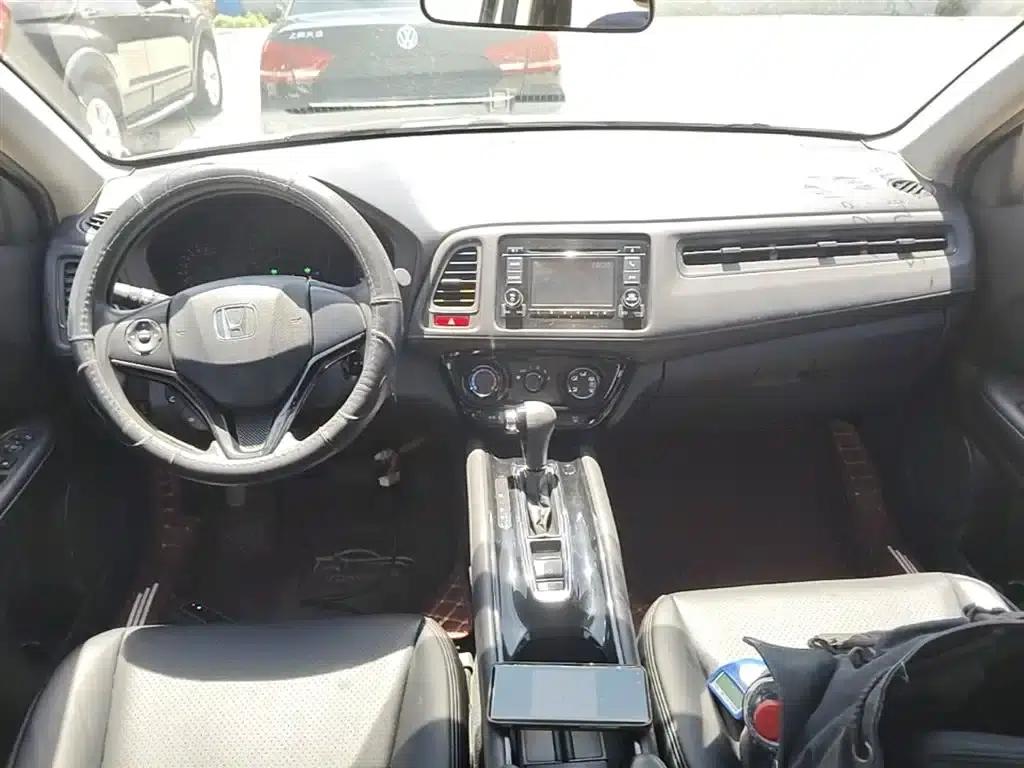 Vezel 2015 1.5L CVT 2WD Comfort Model — миниатюра 10