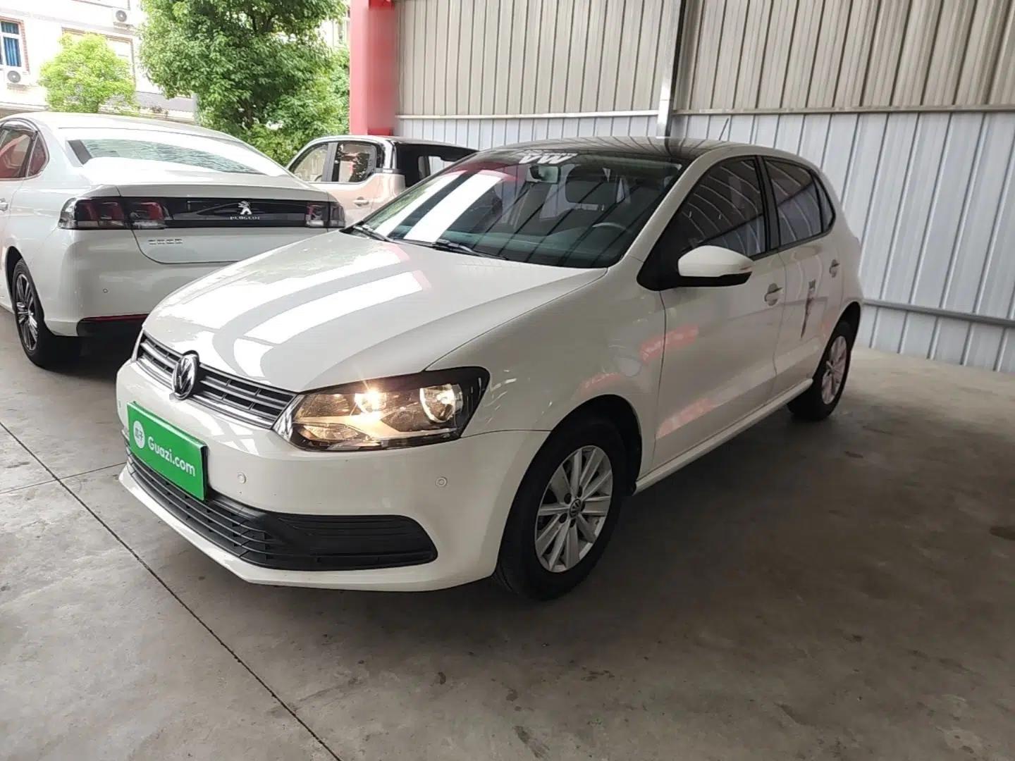 Volkswagen Polo 2016 1.4L Manual Fashion Model — миниатюра 1