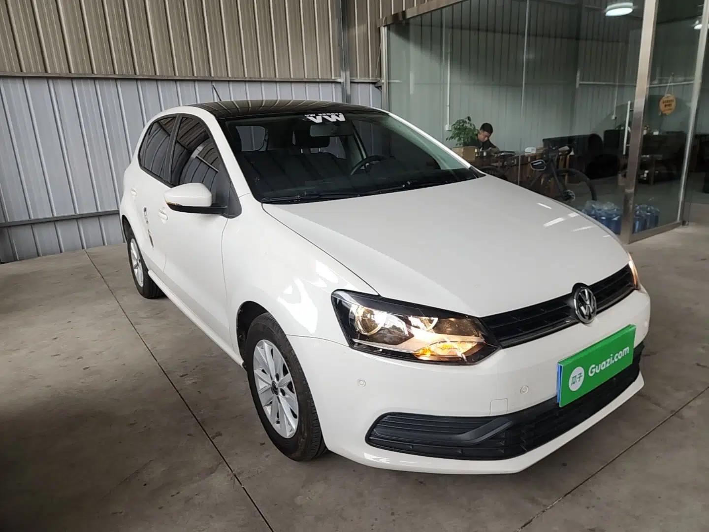 Volkswagen Polo 2016 1.4L Manual Fashion Model — миниатюра 3