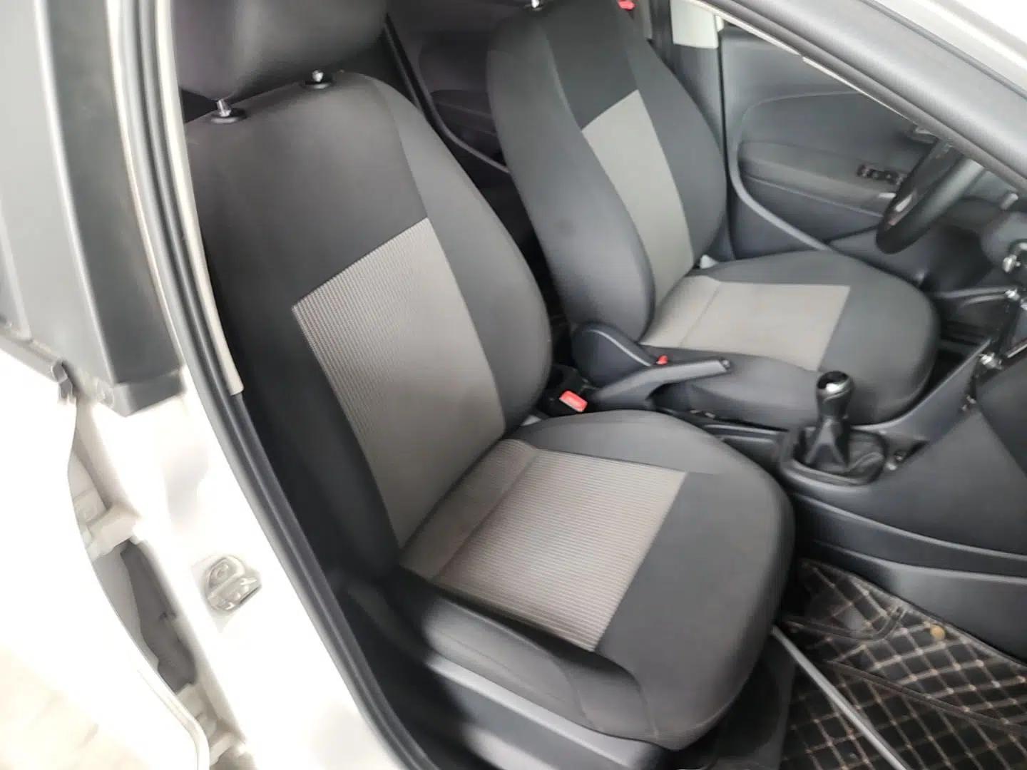 Volkswagen Polo 2016 1.4L Manual Fashion Model — миниатюра 23