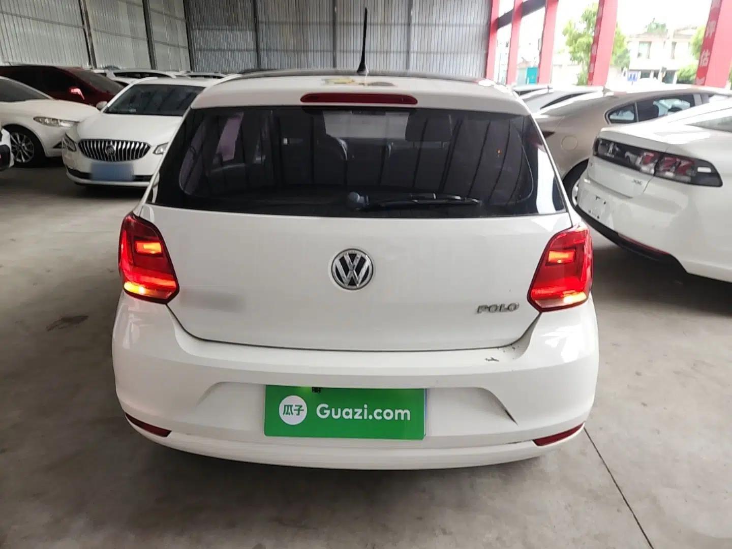 Volkswagen Polo 2016 1.4L Manual Fashion Model — миниатюра 5
