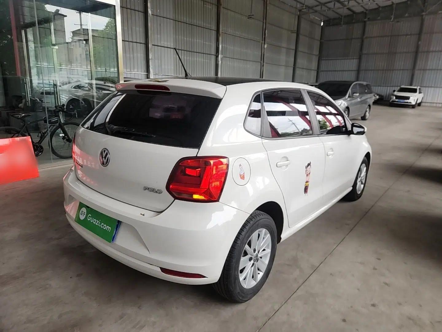 Volkswagen Polo 2016 1.4L Manual Fashion Model — миниатюра 6