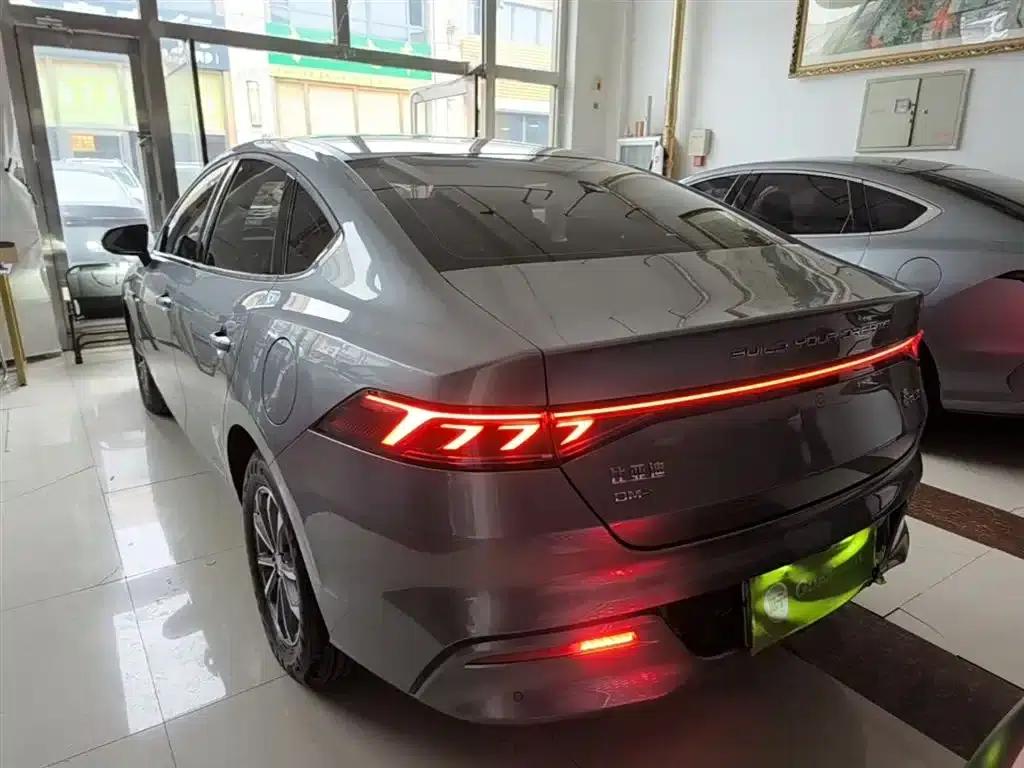 Qin PLUS 2024 Glory Edition DM-i 55KM Leading Model — миниатюра 5