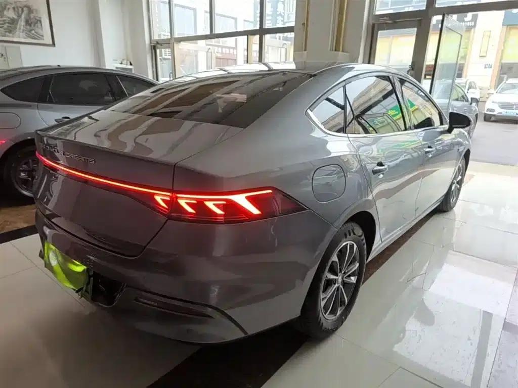 Qin PLUS 2024 Glory Edition DM-i 55KM Leading Model — миниатюра 7