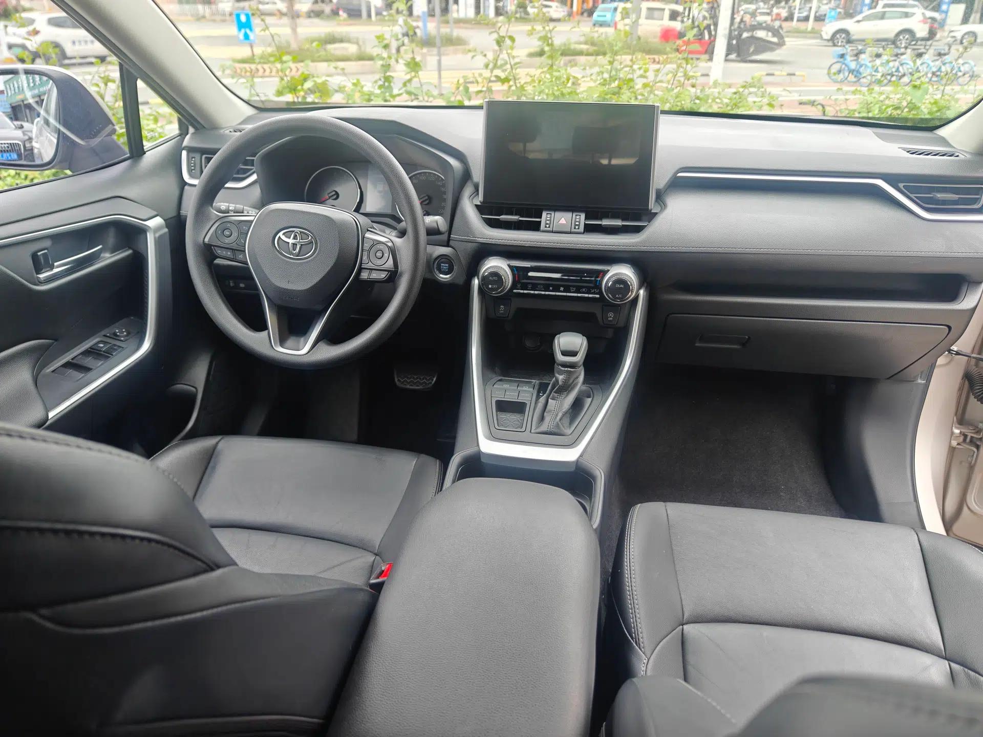 Toyota Wildlander 2020 2.0L CVT Two-Wheel Drive Luxury Edition — миниатюра 13