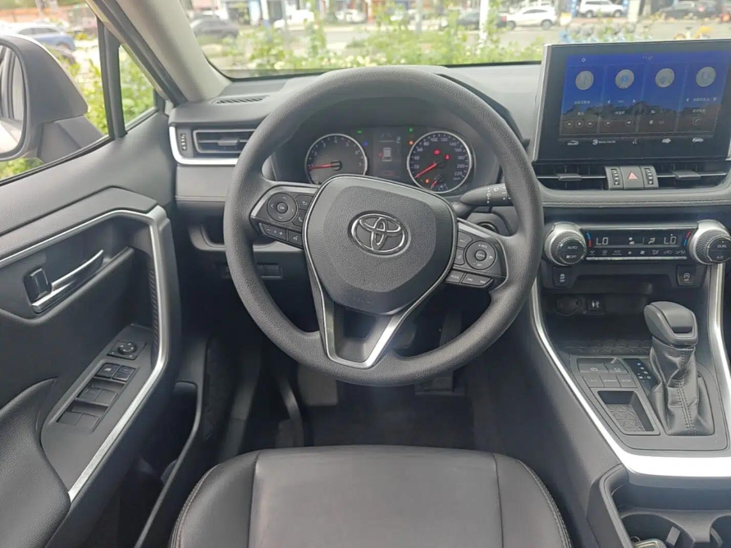 Toyota Wildlander 2020 2.0L CVT Two-Wheel Drive Luxury Edition — миниатюра 14