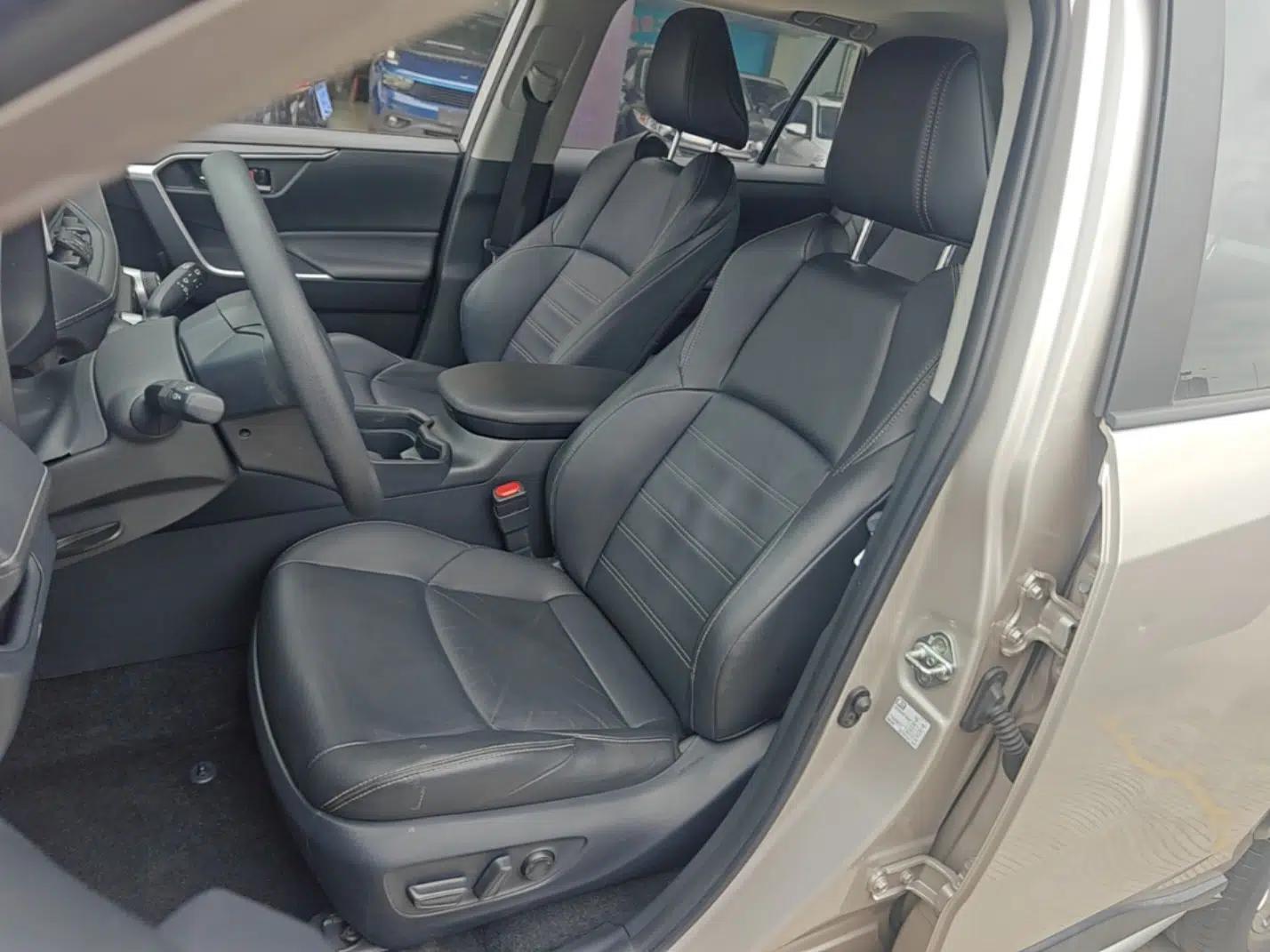 Toyota Wildlander 2020 2.0L CVT Two-Wheel Drive Luxury Edition — миниатюра 18