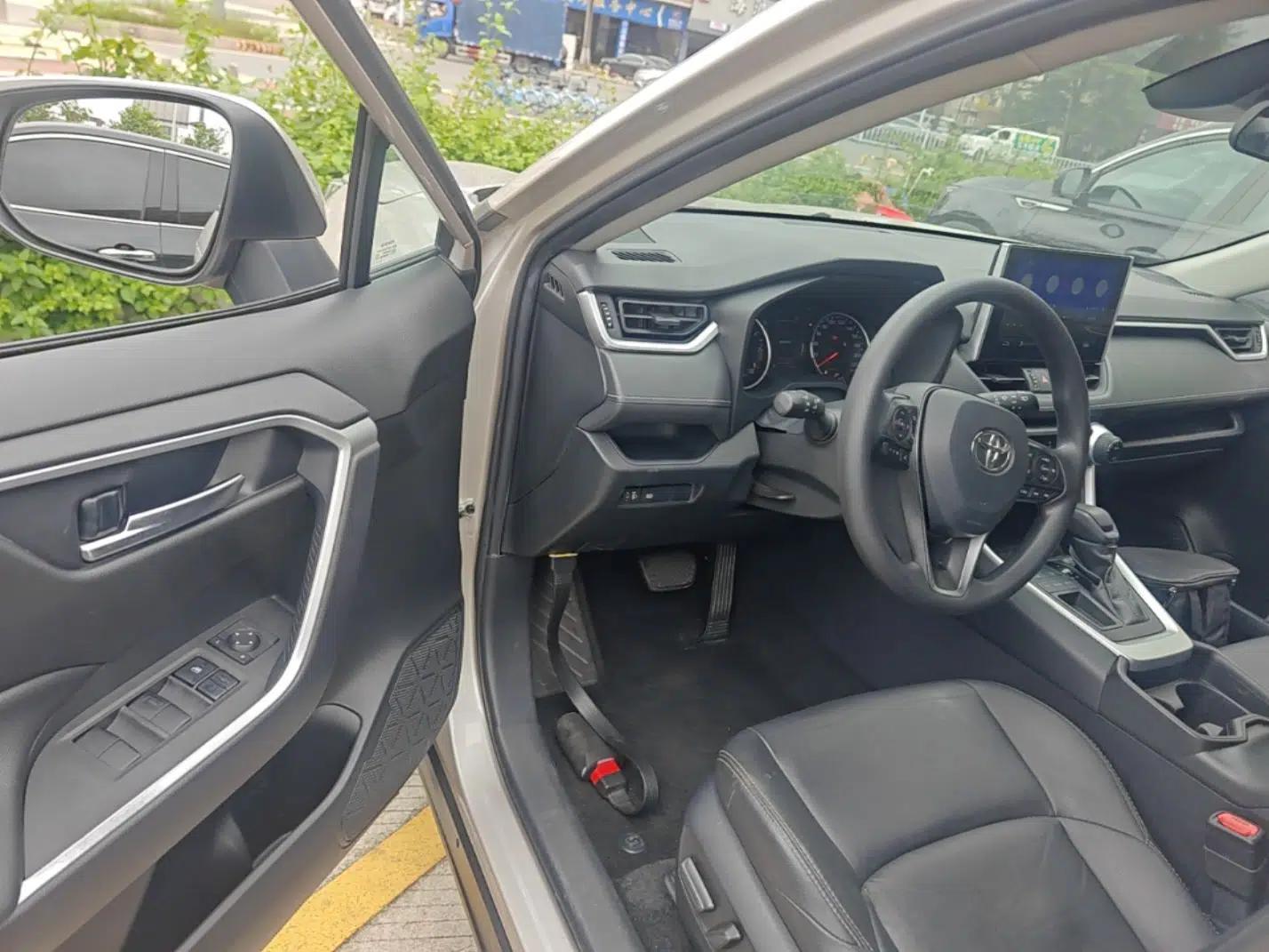 Toyota Wildlander 2020 2.0L CVT Two-Wheel Drive Luxury Edition — миниатюра 19