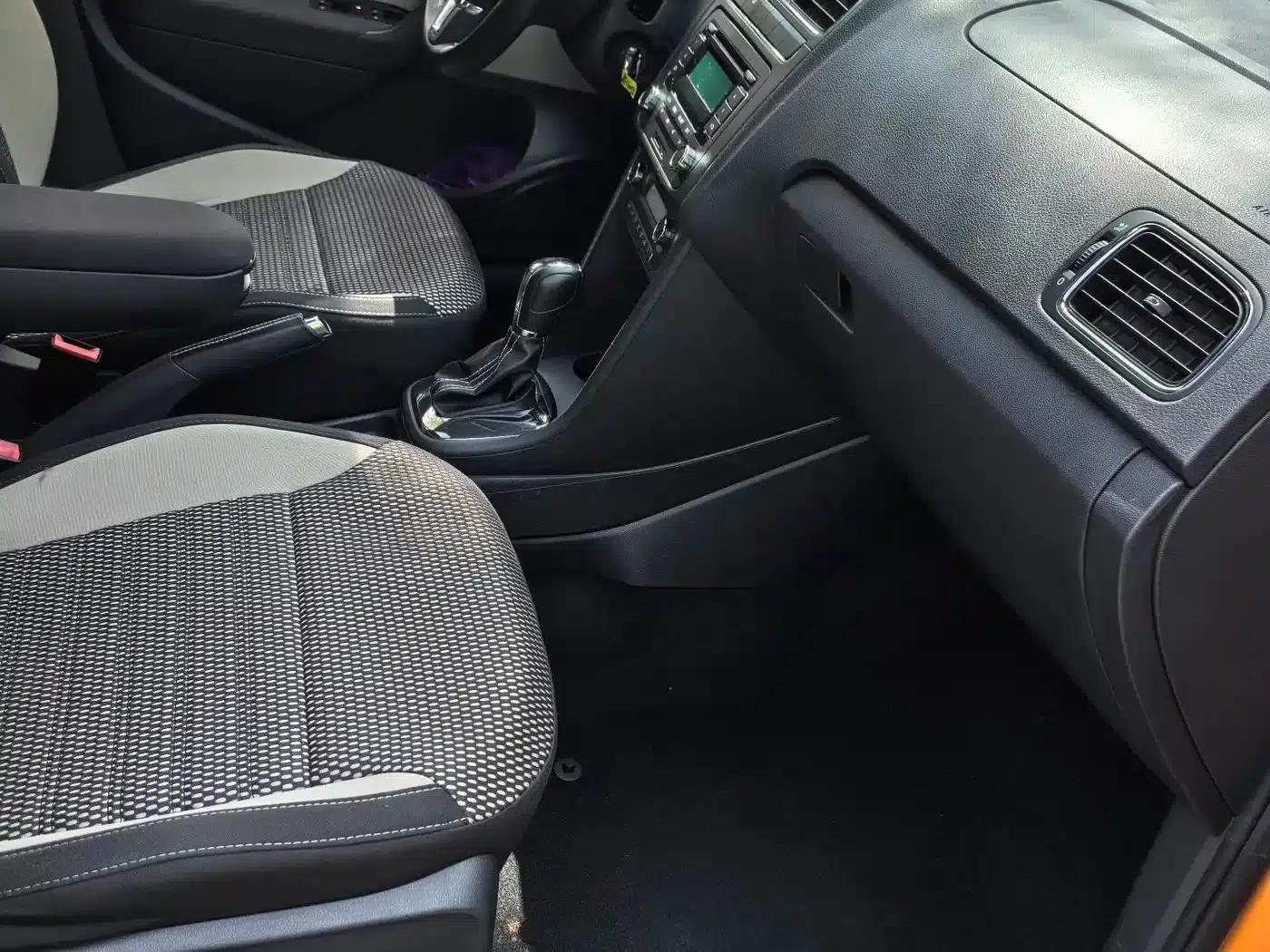 2012 Polo 1.6L Cross Polo AT — миниатюра 8